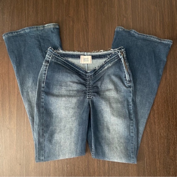 Urban Outfitters ruched flare jeans - Picture 1 of 4